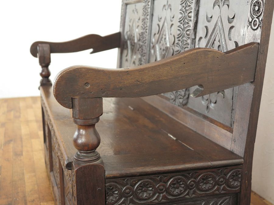アンティーク家具　美しい彫刻と貫録のベンチ　62811