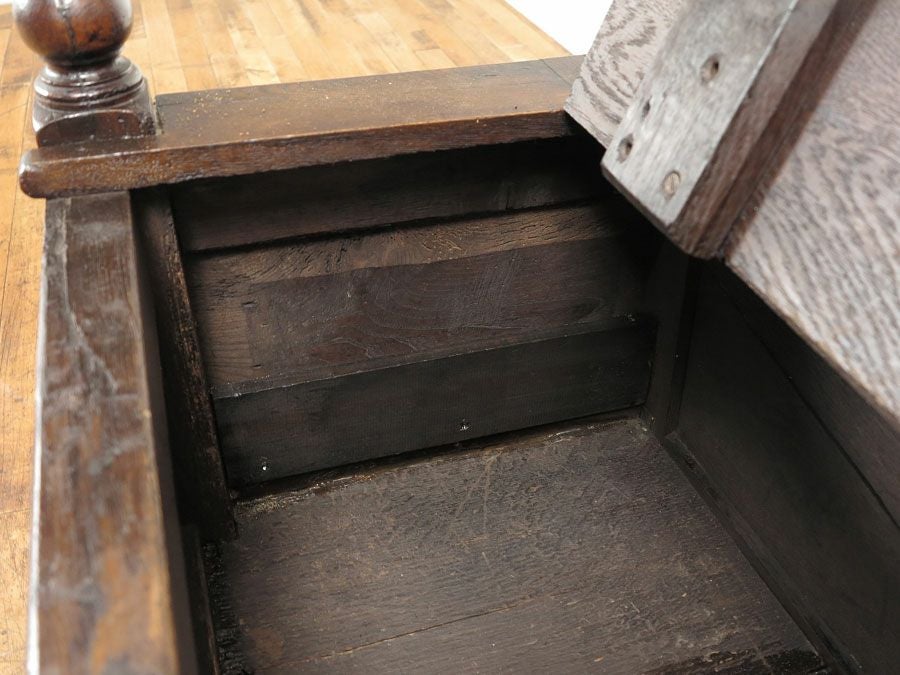 アンティーク家具　美しい彫刻と貫録のベンチ　62811