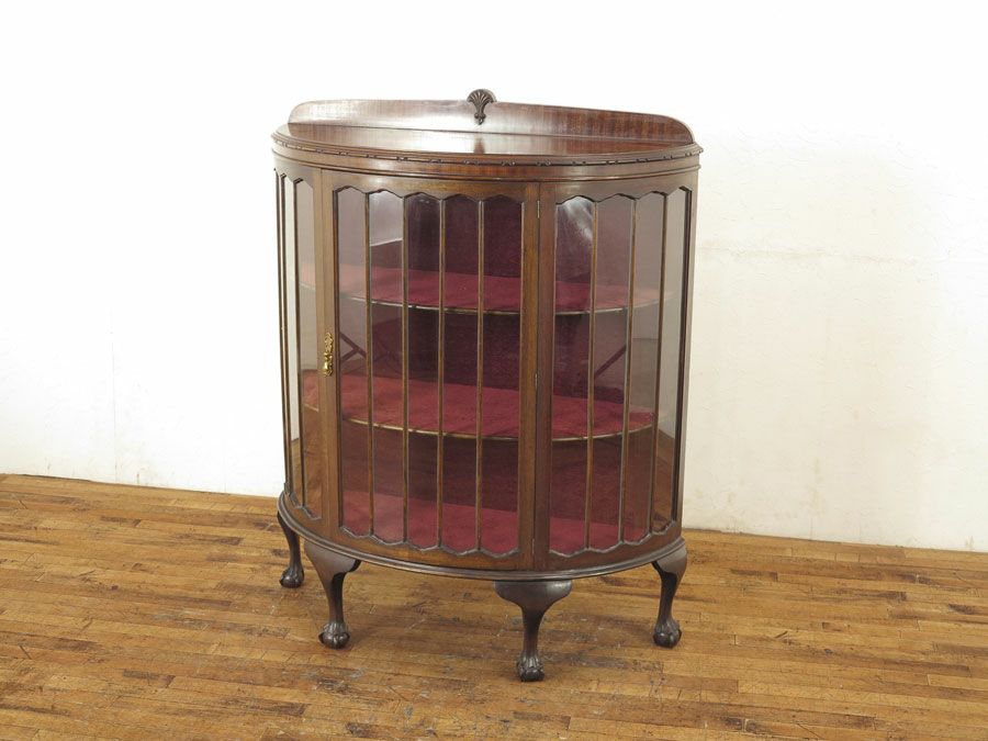 ハーフムーンショーケース