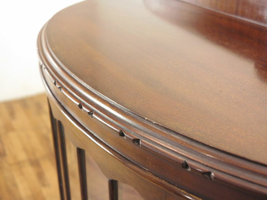 ハーフムーンショーケース