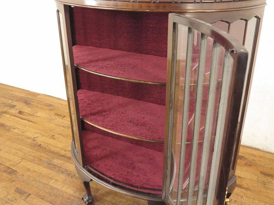 ハーフムーンショーケース