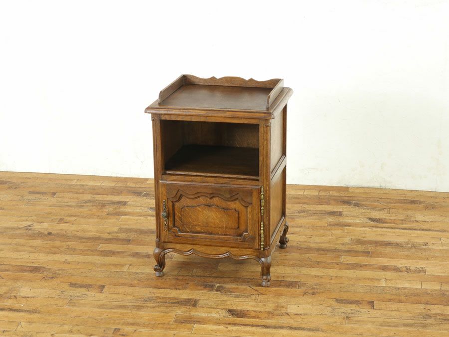 猫脚ナイトテーブル　サイドキャビネット