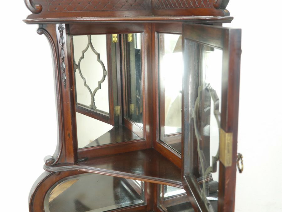 ビクトリアン コーナーキャビネット