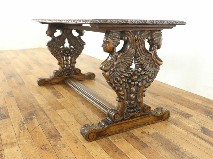 ルネサンス様式コーヒーテーブル