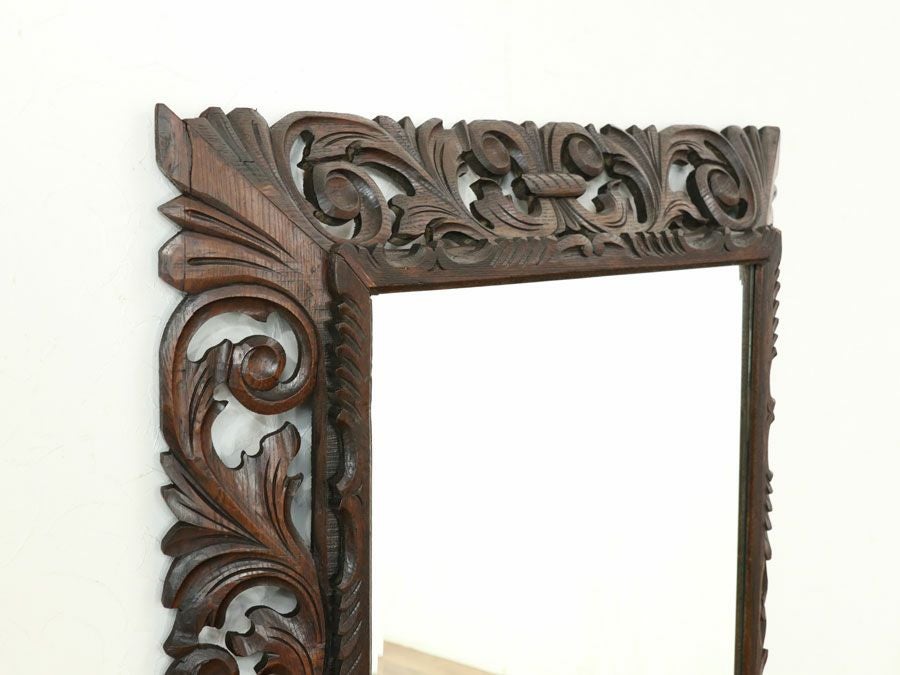 大きめサイズ 特徴的な透かし彫り ウォールミラー 64809