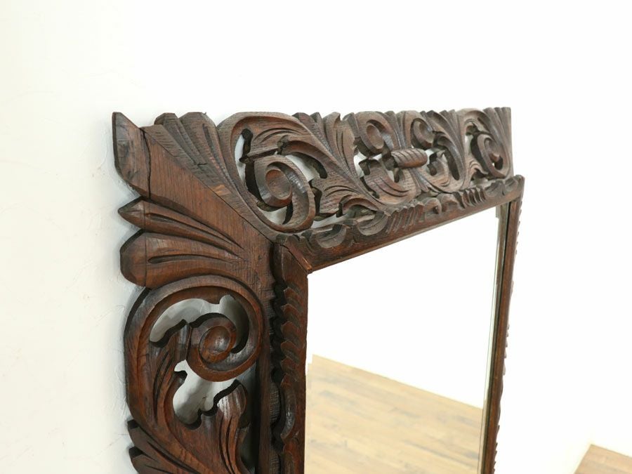 大きめサイズ 特徴的な透かし彫り ウォールミラー 64809