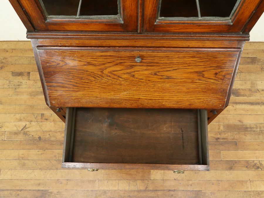 ステンドグラスが可愛らしいスリムサイズ ブックビューロー 59307