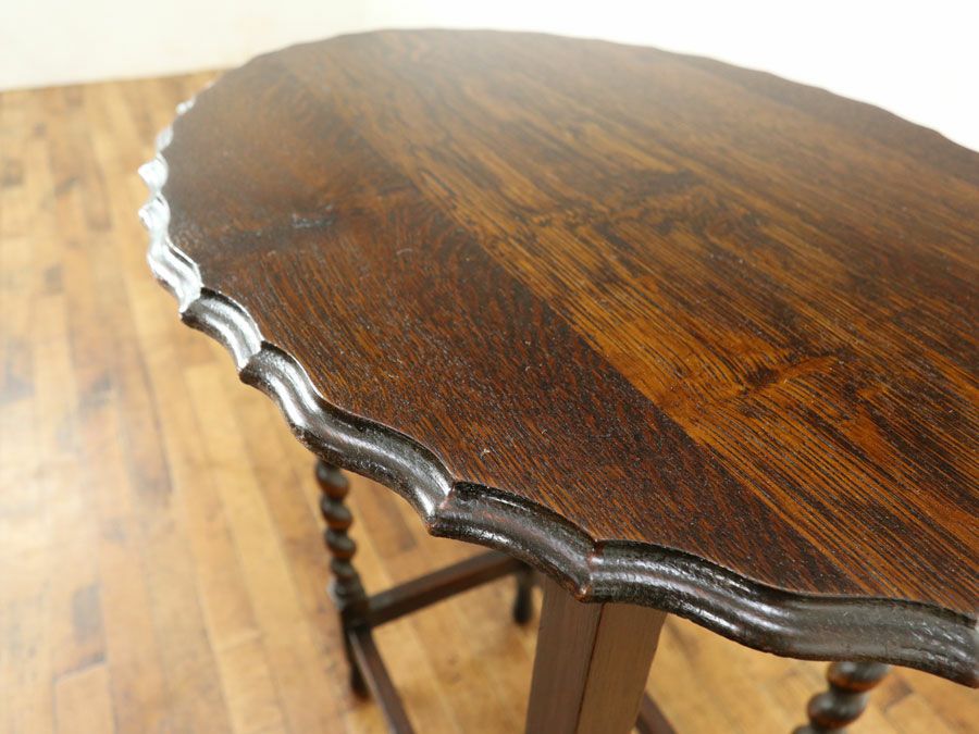 イギリスアンティーク家具の定番 天板再塗装済み オケージョナルテーブル 59483