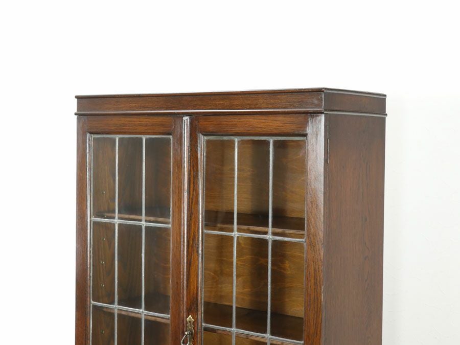 細身サイズのメリット ステンドグラスも魅力 ブックケース 80081