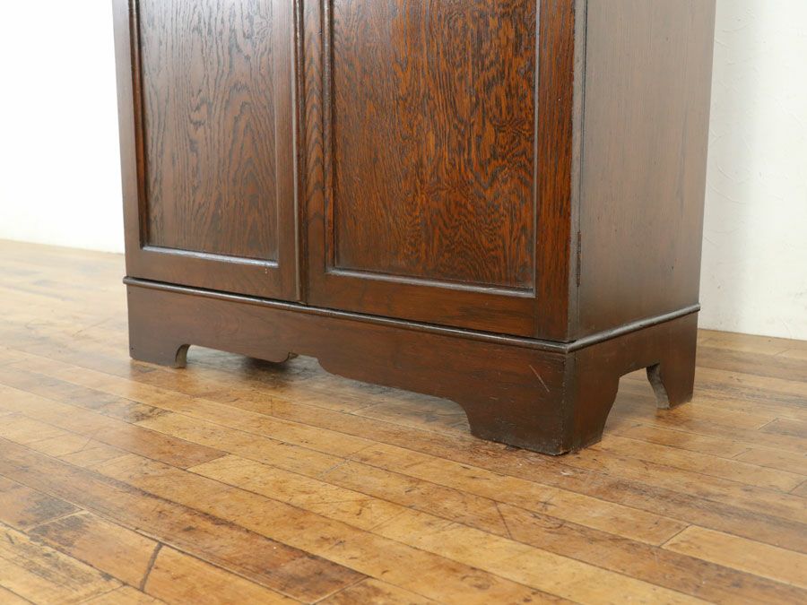 細身サイズのメリット ステンドグラスも魅力 ブックケース 80081