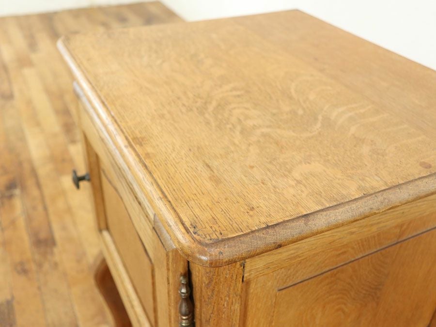 アンティーク家具 ナイトテーブル 65369