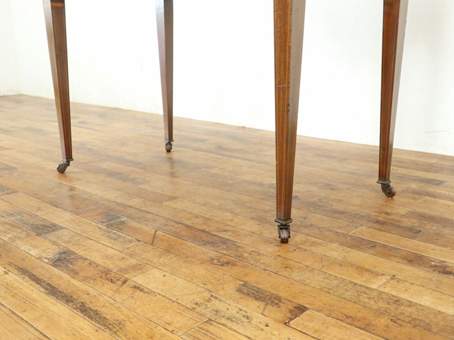 すっきりと上品なたたずまいのエドワーディアンレディデスク 80858