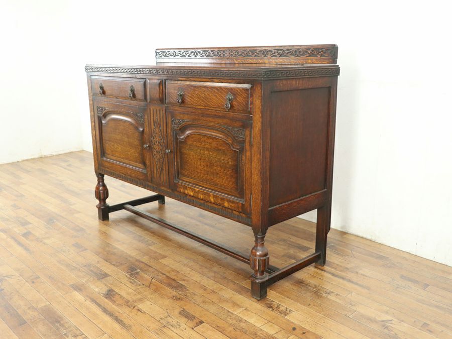 美しい杢目と収納部のレイアウトも魅力のサイドボード 80775