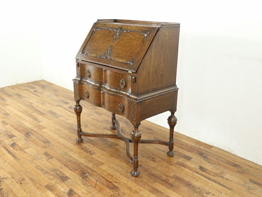 こだわりの美しいデザインと杢目も魅力のライティングビューロー 80870