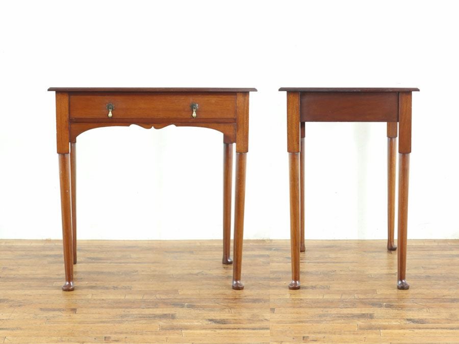 デスクとしても使えそうな天板のデザインも魅力の引き締まった雰囲気のサイドテーブル 80876