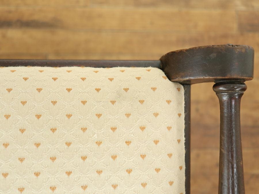 特徴的な収納部のピアノスツール 80669