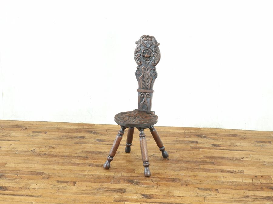 小さくても貫禄のあるたたずまいのイギリスアンティーク家具 スピニングチェア 80661