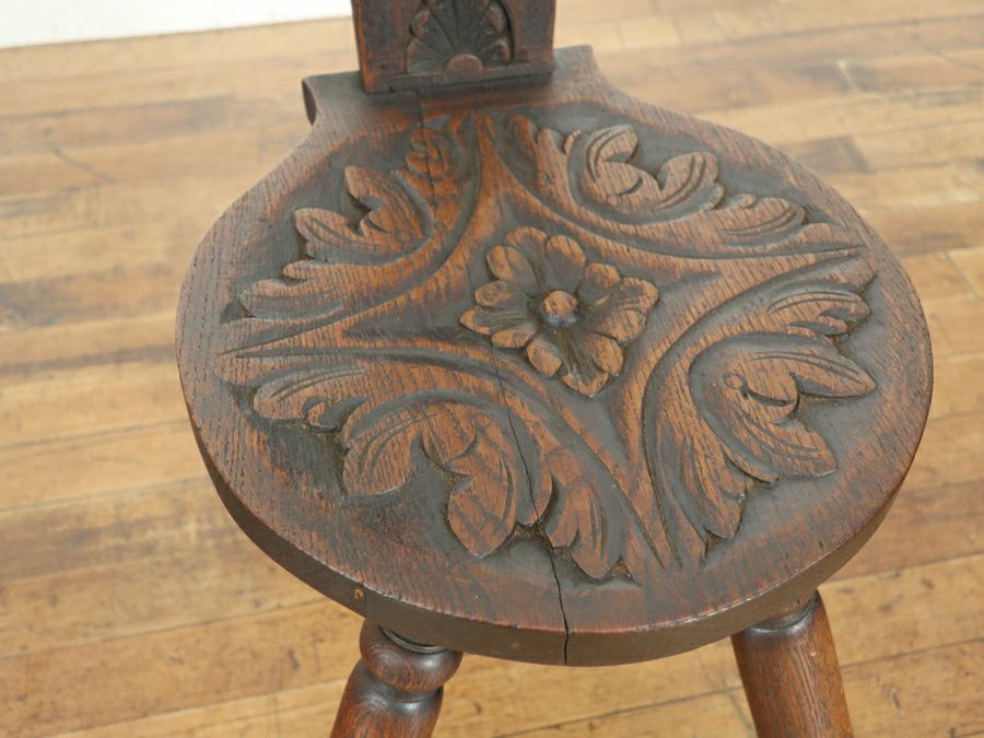 小さくても貫禄のあるたたずまいのイギリスアンティーク家具 スピニングチェア 80661