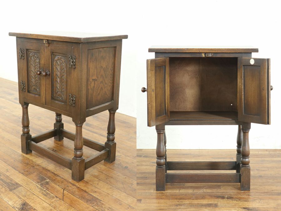 扉部分の彫刻も魅力 ナイトテーブル 80650