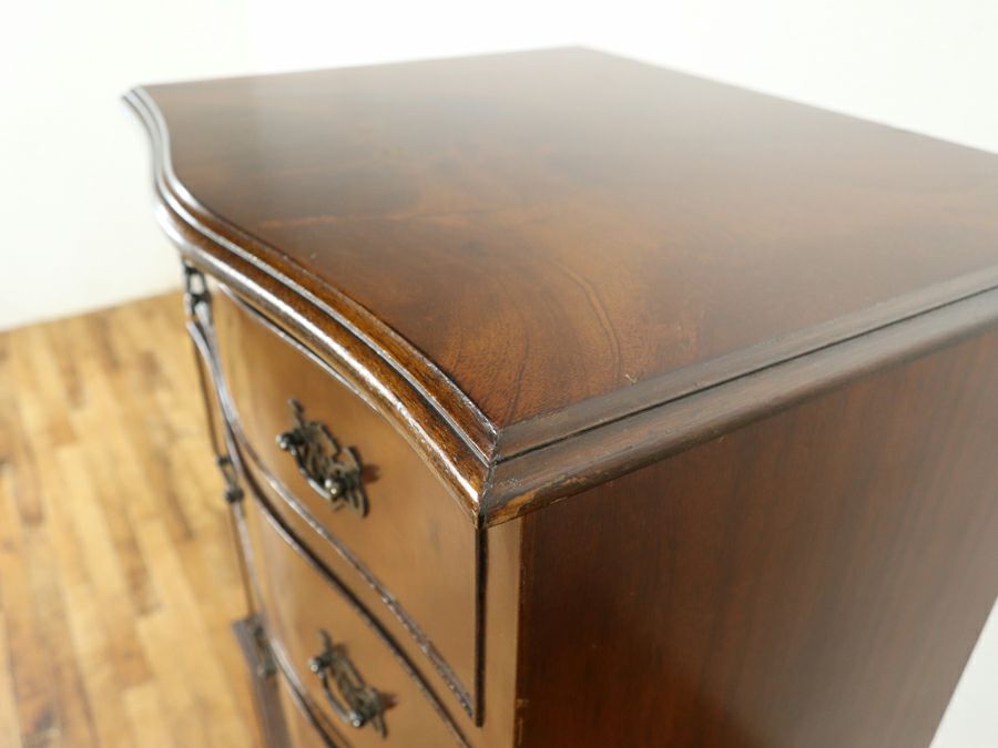 マホガニーの美しい杢目 サーペンタインフロント チェストオンチェスト 80733