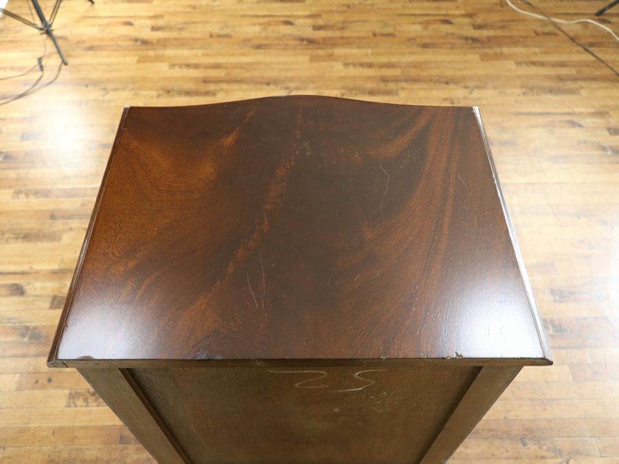 マホガニーの美しい杢目 サーペンタインフロント チェストオンチェスト 80733