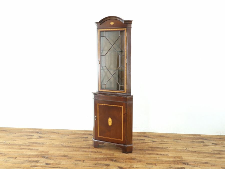 ガラス棚板なのが珍しい エドワーディアン コーナーキャビネット 80685