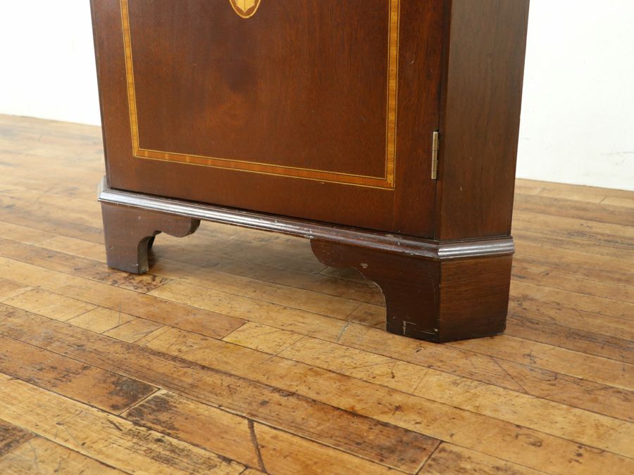 ガラス棚板なのが珍しい エドワーディアン コーナーキャビネット 80685