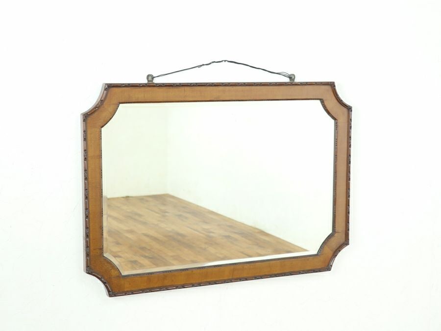 モールディングが引き立てる美しいシルエット 英国ウォールミラー 80734