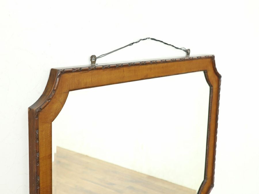 モールディングが引き立てる美しいシルエット 英国ウォールミラー 80734