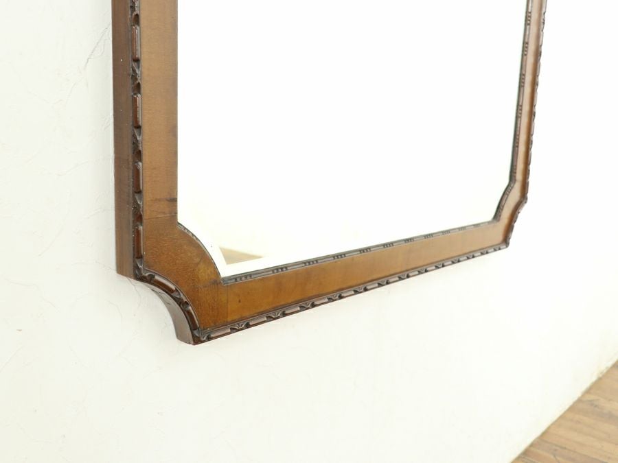 モールディングが引き立てる美しいシルエット 英国ウォールミラー 80734