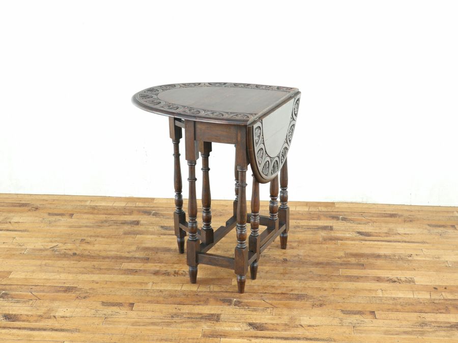 深みのある彫刻、ゲートレッグテーブル 80755