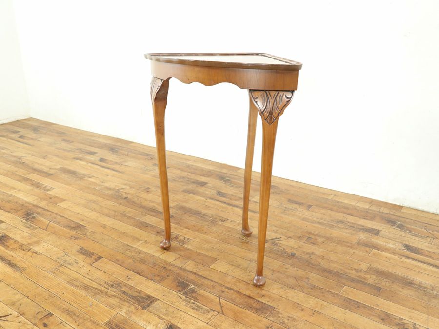 扇形の天板が可愛いコーナーコンソールテーブル 80894