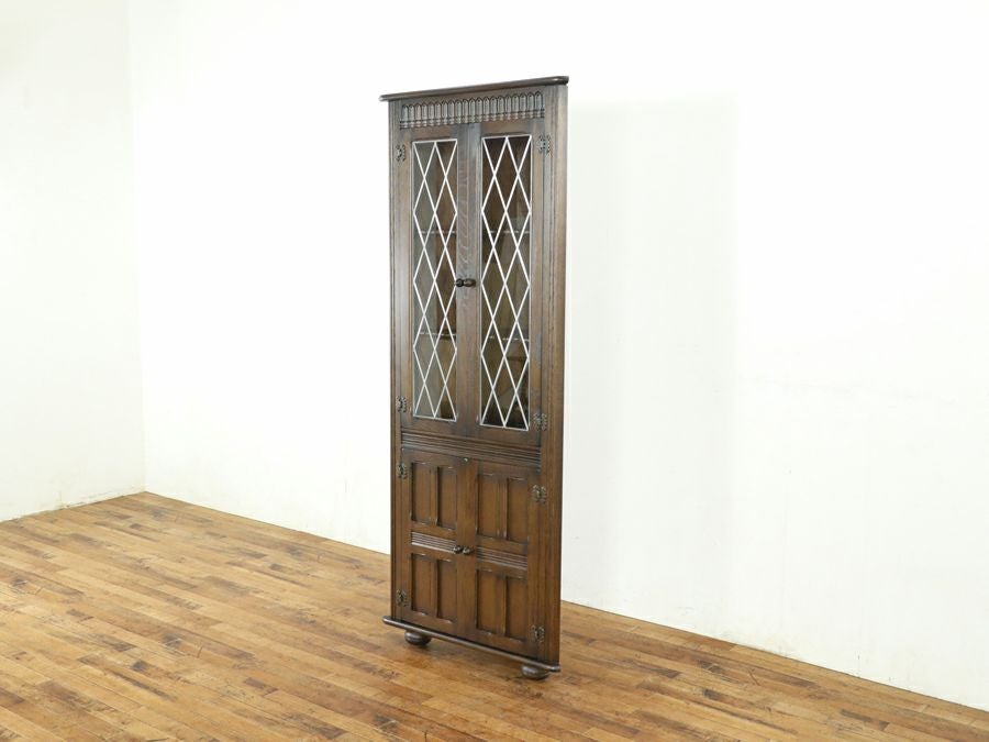 二枚扉タイプのコーナーキャビネット 80653