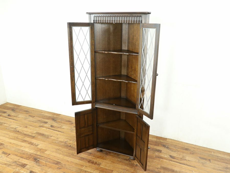 二枚扉タイプのコーナーキャビネット 80653