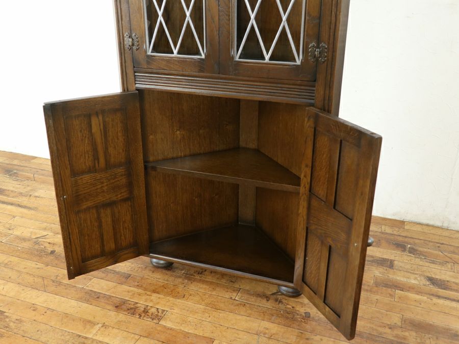 二枚扉タイプのコーナーキャビネット 80653