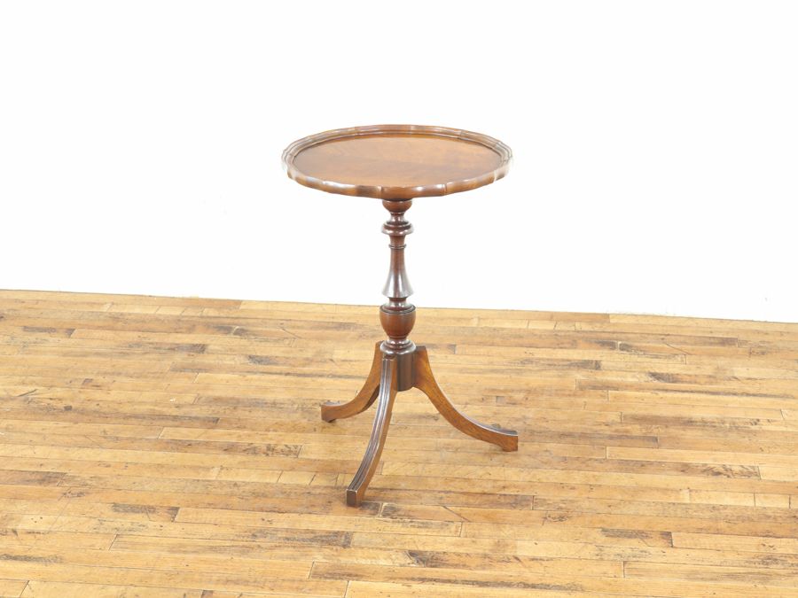 エッジのある柱のデザインがかっこいい サイドテーブル 80845