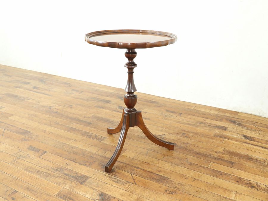 エッジのある柱のデザインがかっこいい サイドテーブル 80845