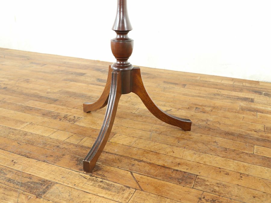 エッジのある柱のデザインがかっこいい サイドテーブル 80845