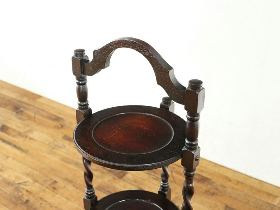 丹念に造りこまれた 細く美しいツイスト、ケーキスタンド 80810b