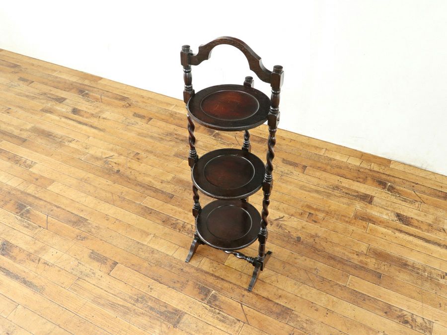 丹念に造りこまれた 細く美しいツイスト、ケーキスタンド 80810b