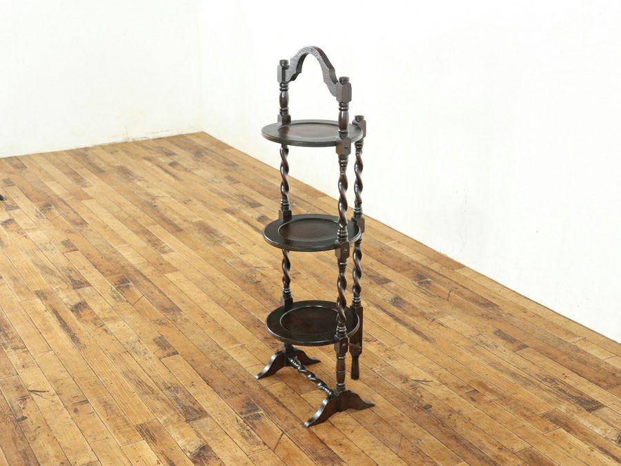 丹念に造りこまれた 細く美しいツイスト、ケーキスタンド 80810b