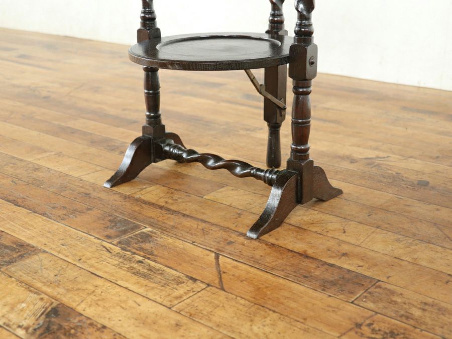 丹念に造りこまれた 細く美しいツイスト、ケーキスタンド 80810b