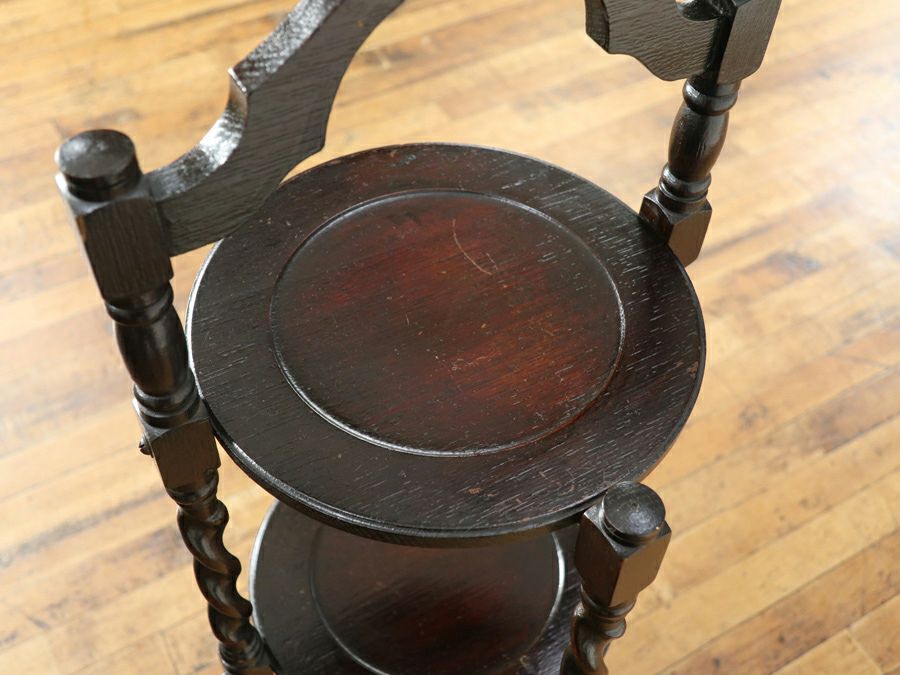 丹念に造りこまれた 細く美しいツイスト、ケーキスタンド 80810b