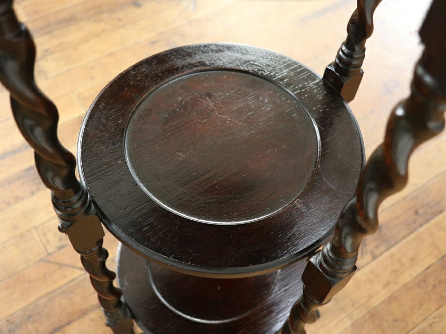 丹念に造りこまれた 細く美しいツイスト、ケーキスタンド 80810b