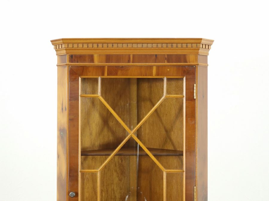 お部屋の角を明るく彩る 英国コーナーキャビネット 80801