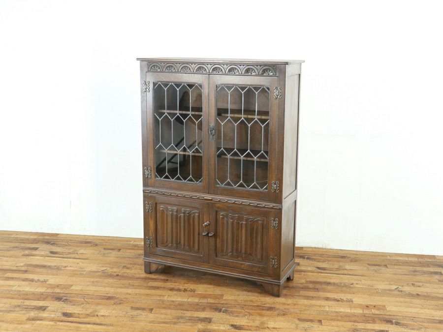 長年愛され続ける英国の伝統的デザインのブックケース 80794