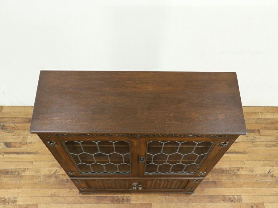 長年愛され続ける英国の伝統的デザインのブックケース 80794