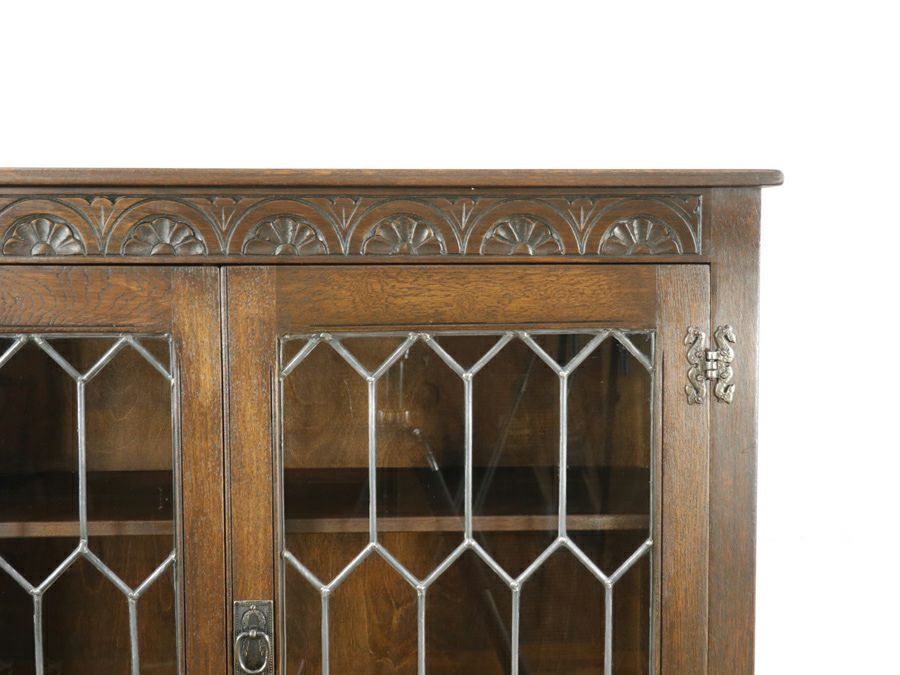 長年愛され続ける英国の伝統的デザインのブックケース 80794