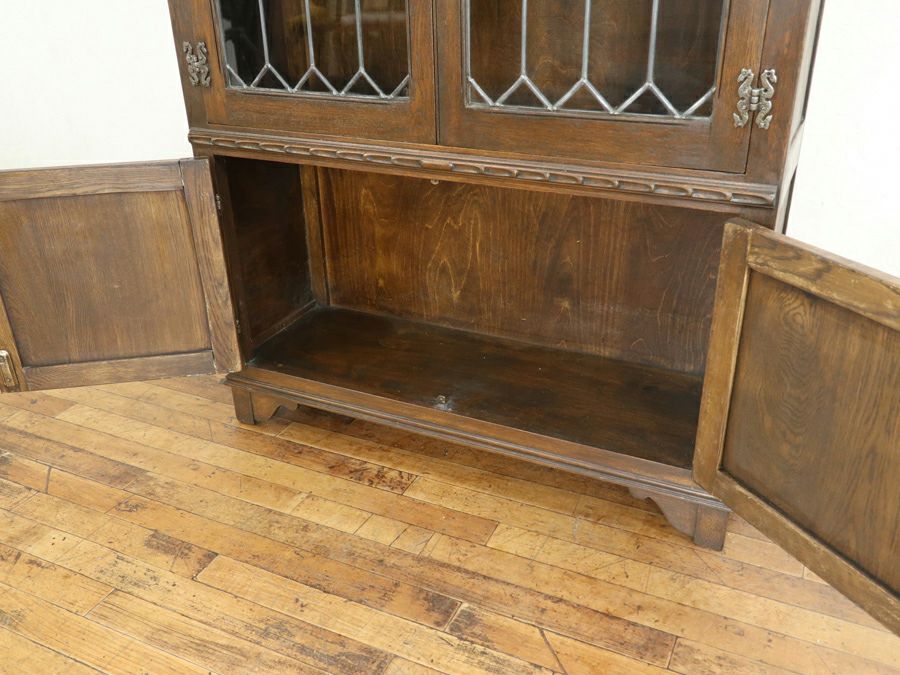 長年愛され続ける英国の伝統的デザインのブックケース 80794