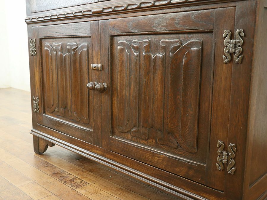 長年愛され続ける英国の伝統的デザインのブックケース 80794